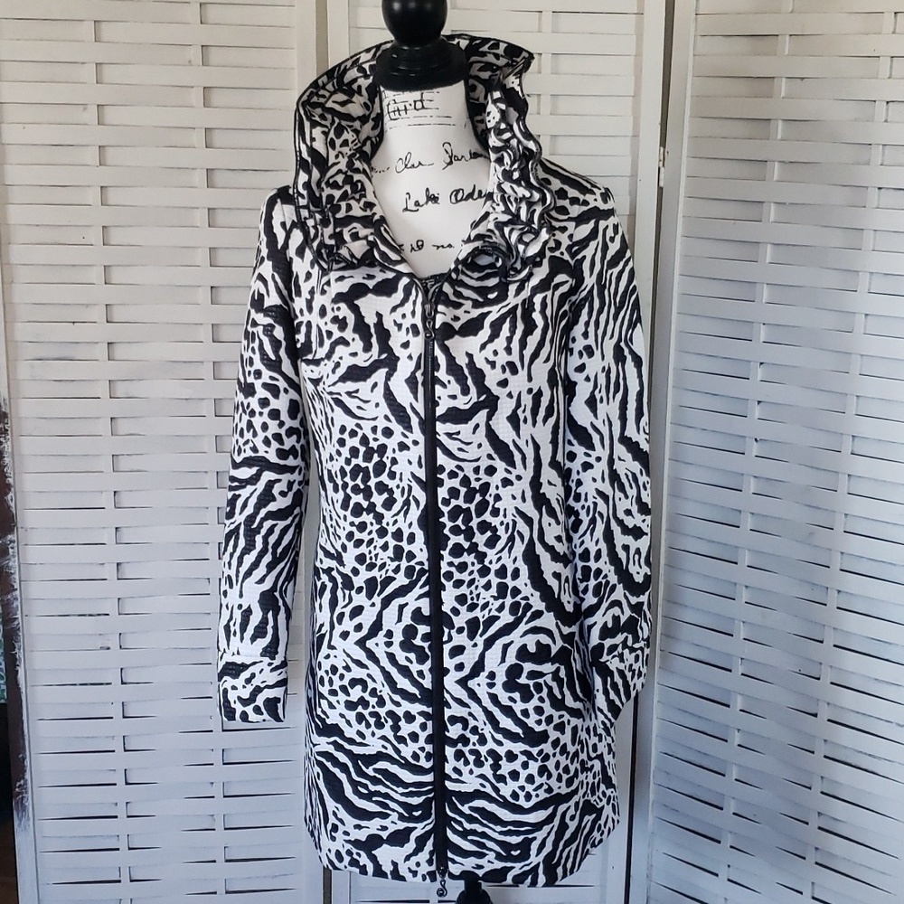 Samuel Dong white and black full zip ruffle collar long coat/jacket size XS